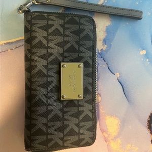 Michael Kors Jet Set Travel Large Phone Case Wristlet Wallet